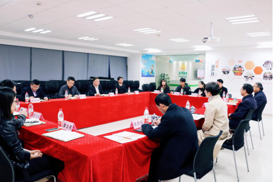 黄山学院党委书记汪枫一行莅临腾博官方诚信官网入口集团考察交流199.png
